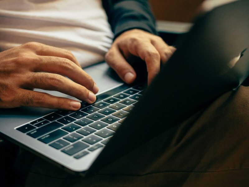 charlesdeluvio-DgoyKNgPiFQ-unsplash